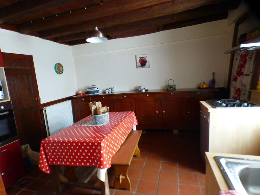 Maison Familiale Pour 8 Saint-Aventin 外观 照片