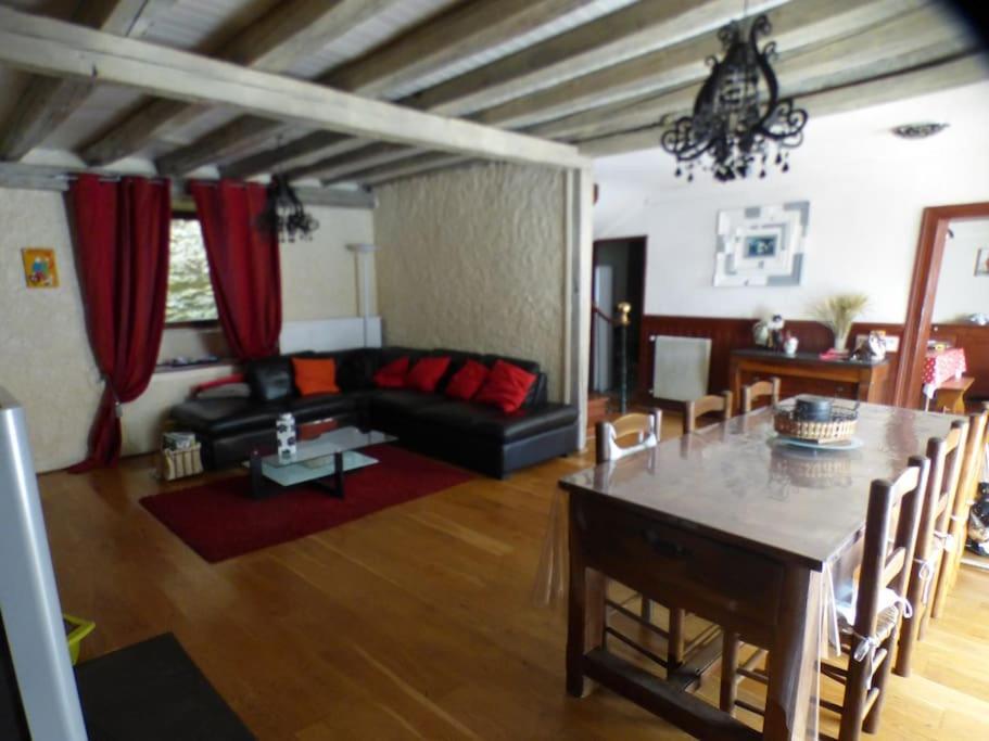 Maison Familiale Pour 8 Saint-Aventin 外观 照片